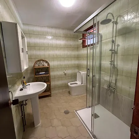 Сasa de vacaciones House In Terrace And Garage Laxe